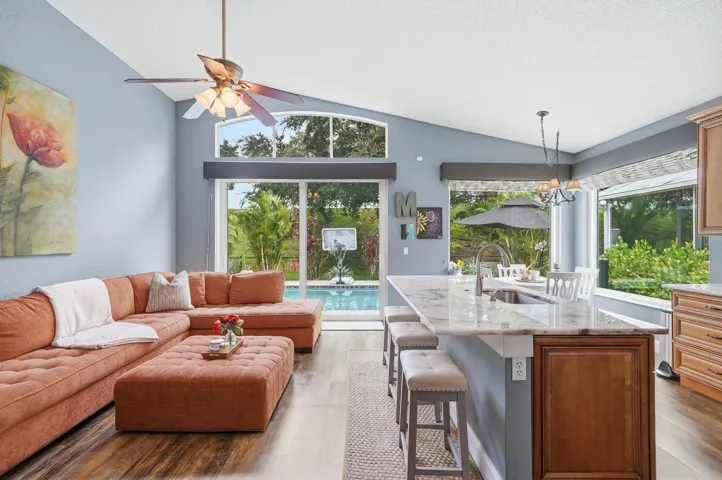 15_family room