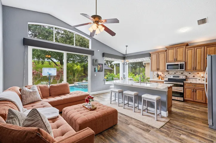 17_family room