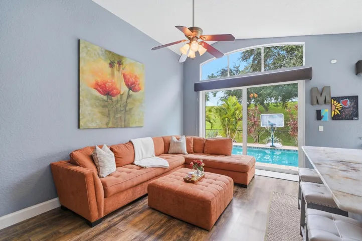 16_family room