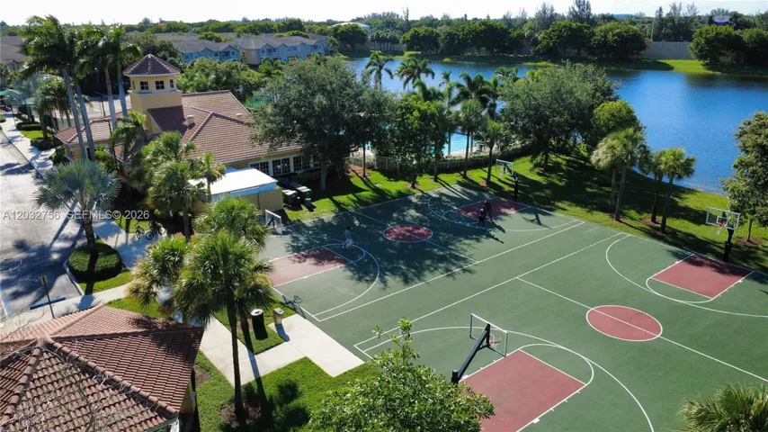 CLUB HOUSE