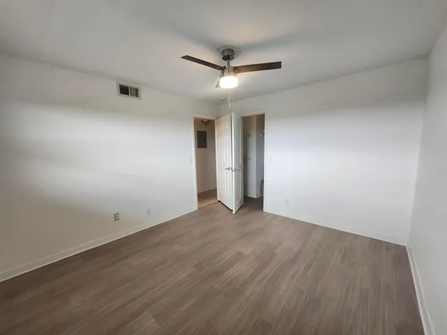 2nd bdr walk in closet
