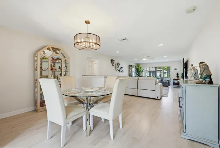 living room/dinning area
