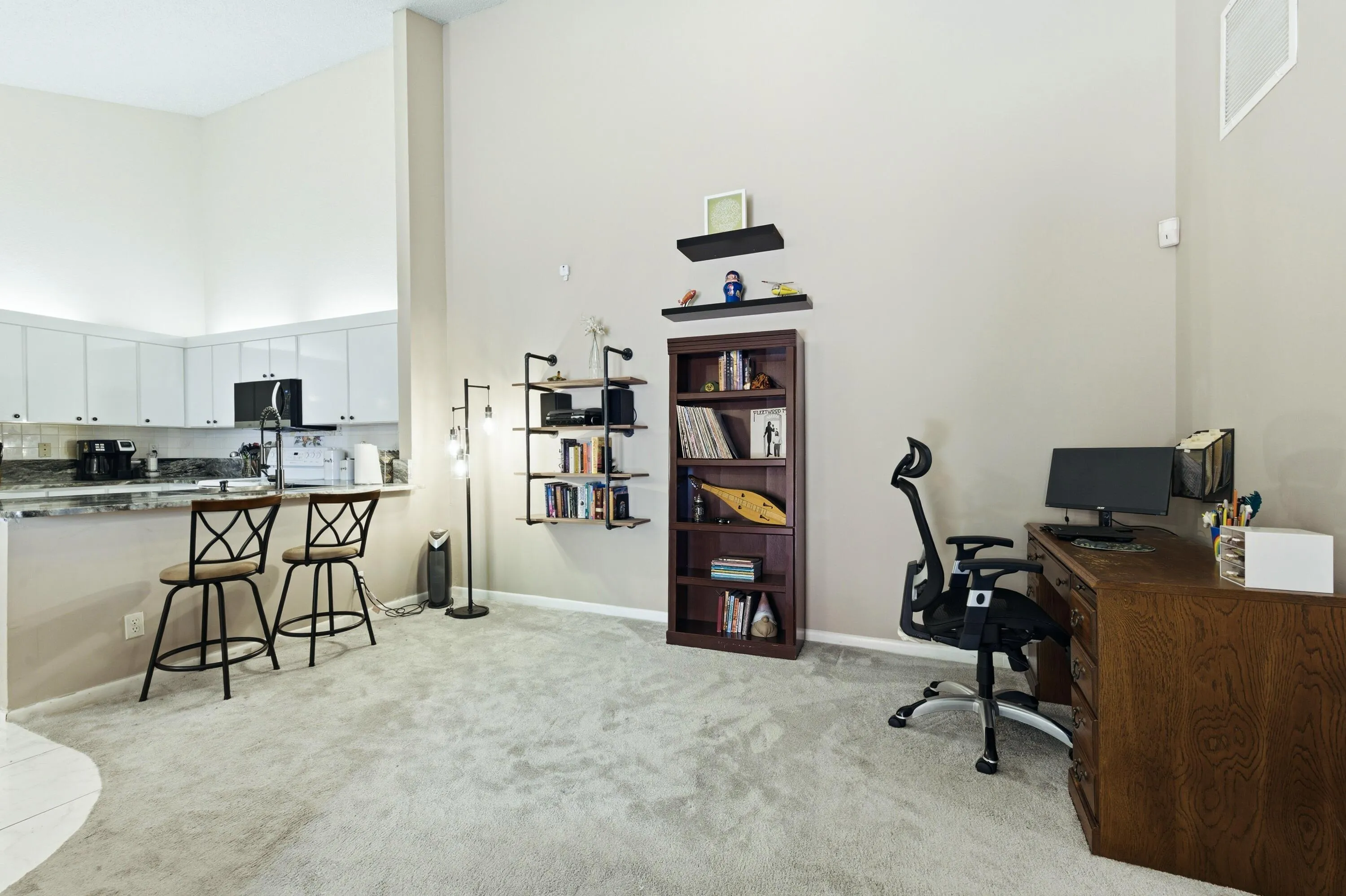 lIVING/KITCHEN