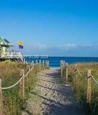 PUBLIC BEACH