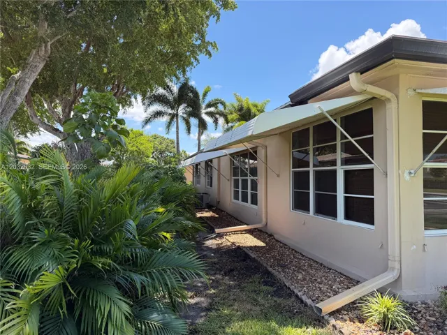 PRIVATE SIDE WALKWAY