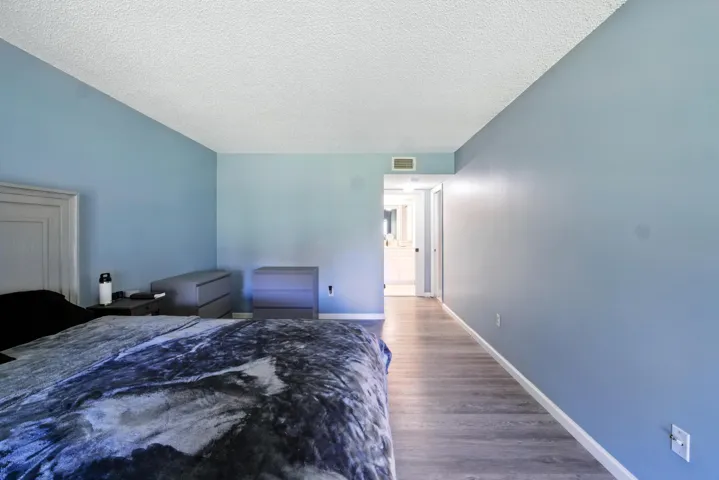 Bedroom 1 pic 3