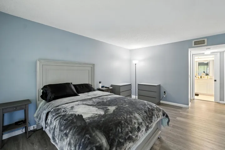 bedroom 1 pic 2