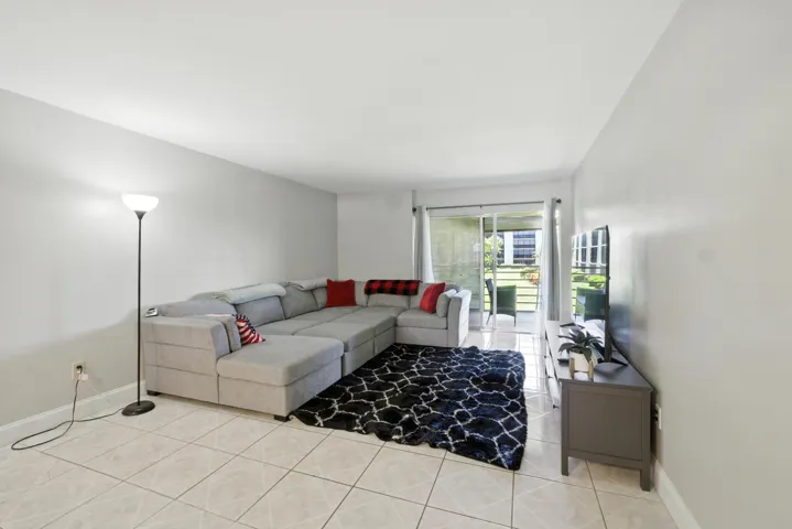 Living room pic 3