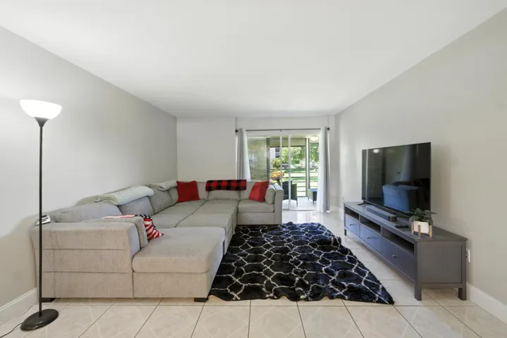 Livingroom pic 1