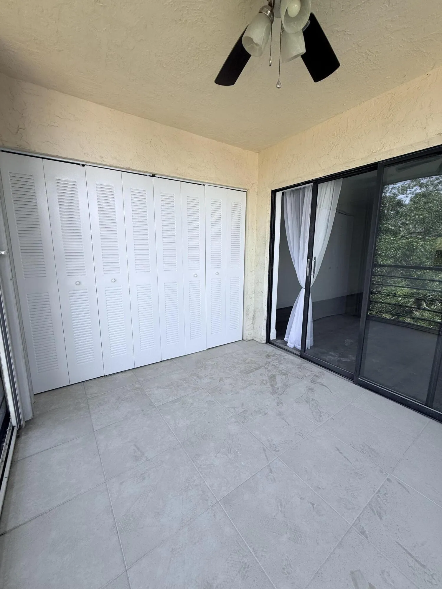 Screened Balcony
