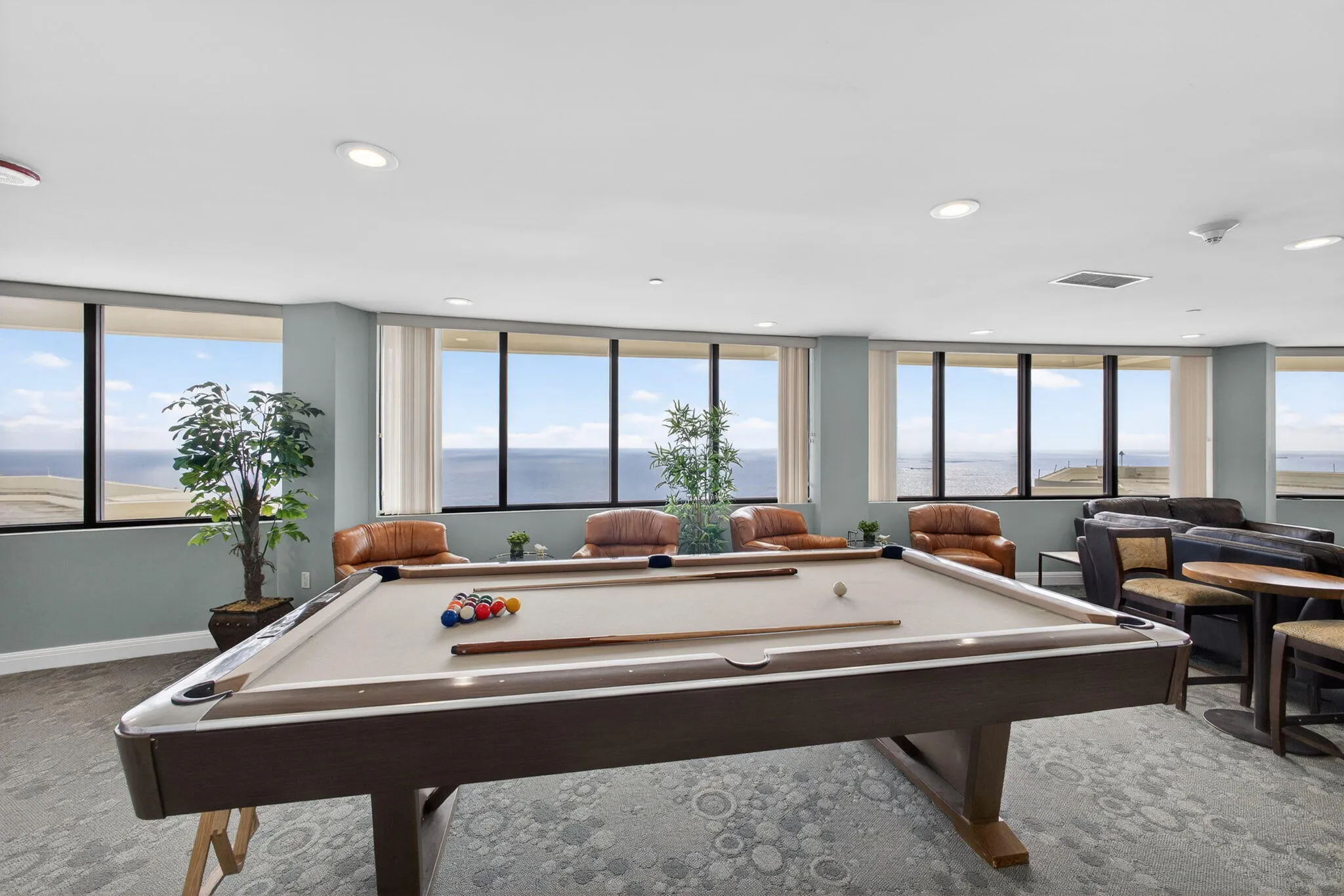 30. Marquis Lounge