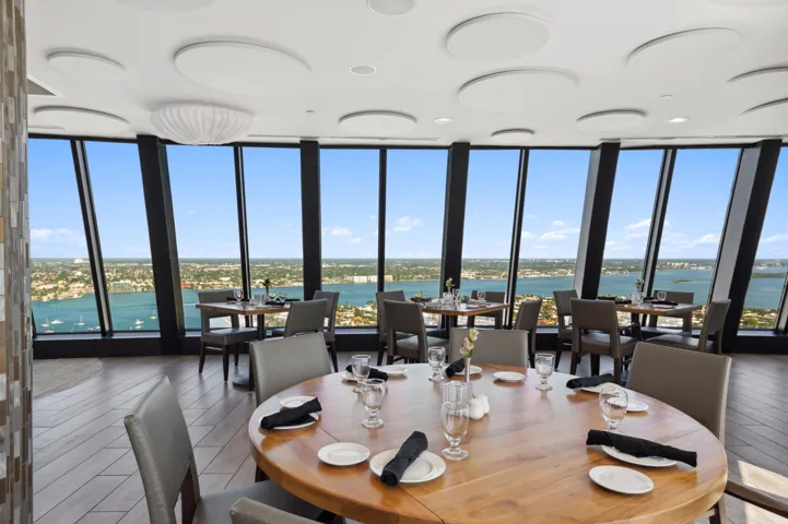 29. Marquis Lounge