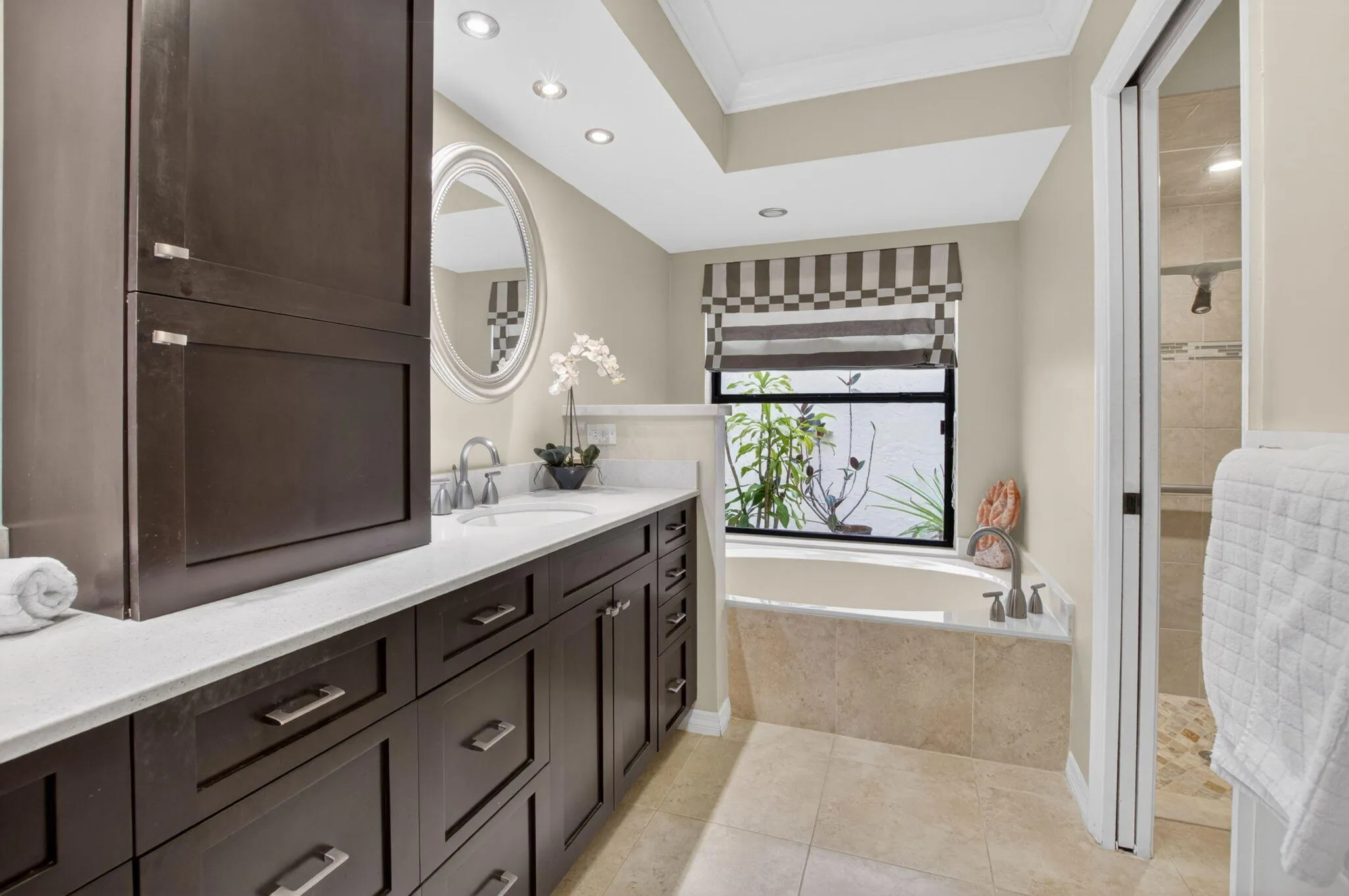 Separate tub