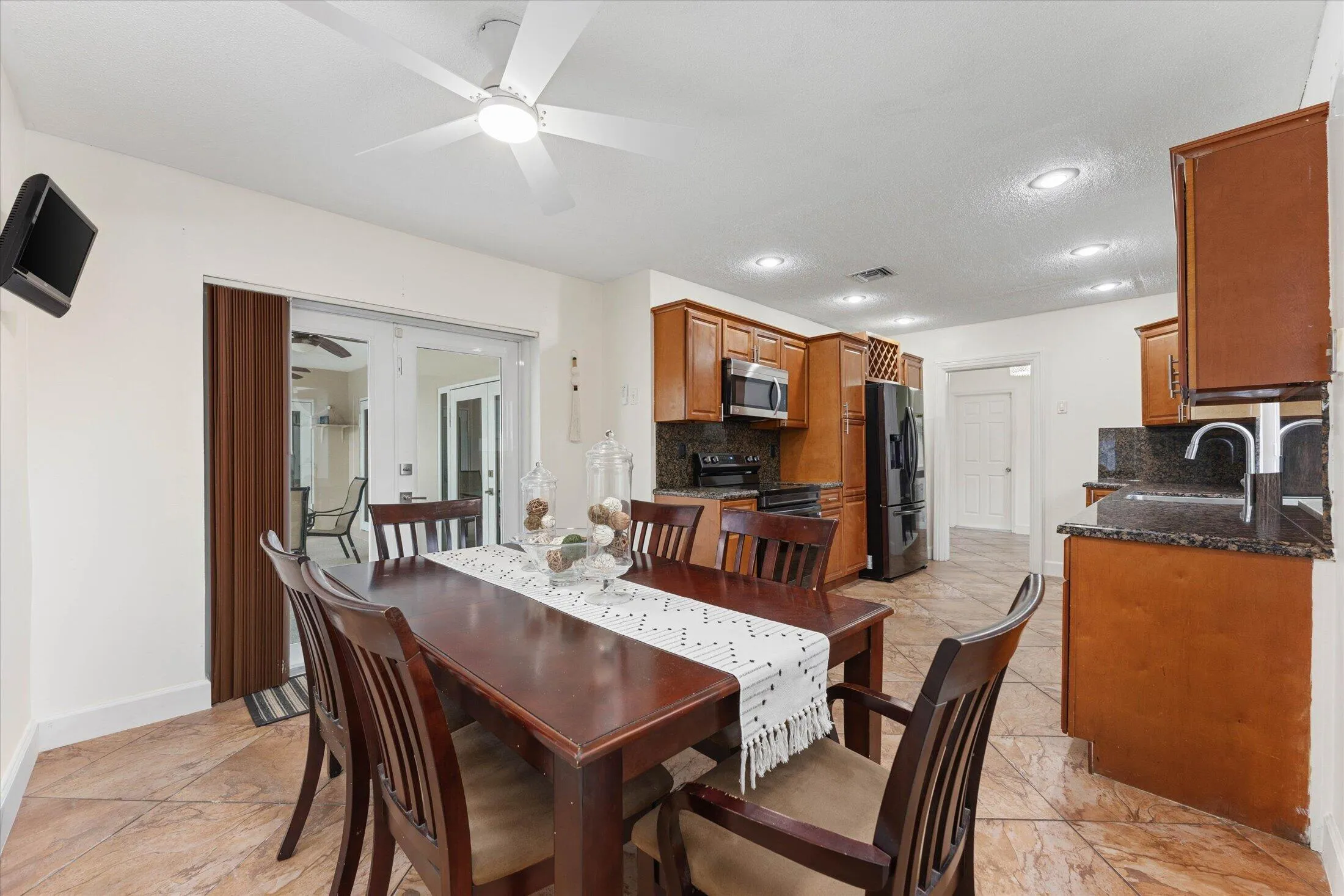 13-6515 SW 8th Pl, North Lauderdale-33