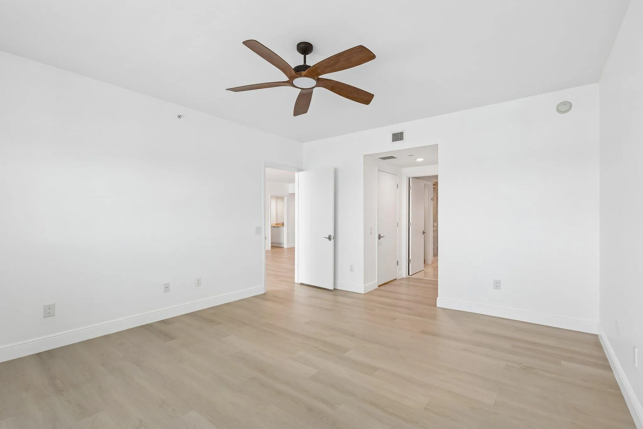 25-web-or-mls-Lake Shore Dr 1202-S0705-0