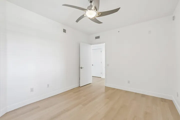 18-web-or-mls-Lake Shore Dr 1202-S0705-0