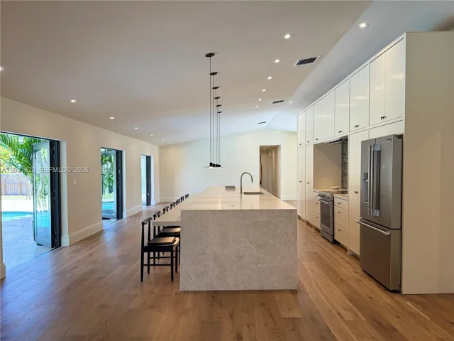 KITCHEN OVERALL