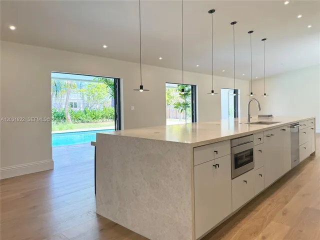 KITCHEN ISLAND