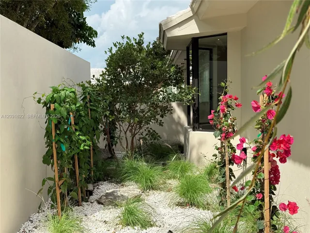 FAMILY ROOM GARDEN