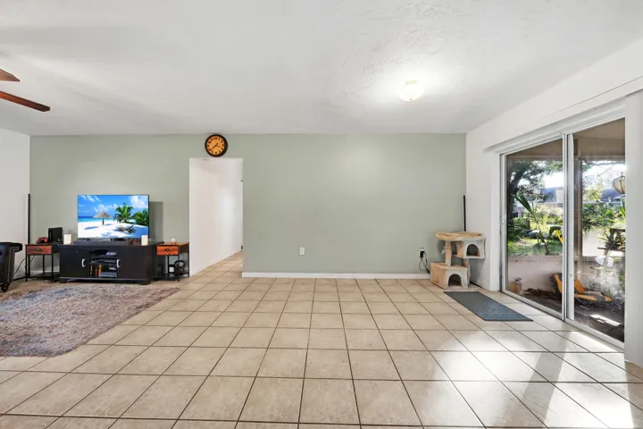 6 Dining Area (3)