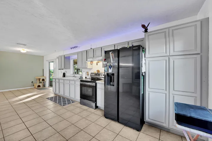 7 Kitchen (2)