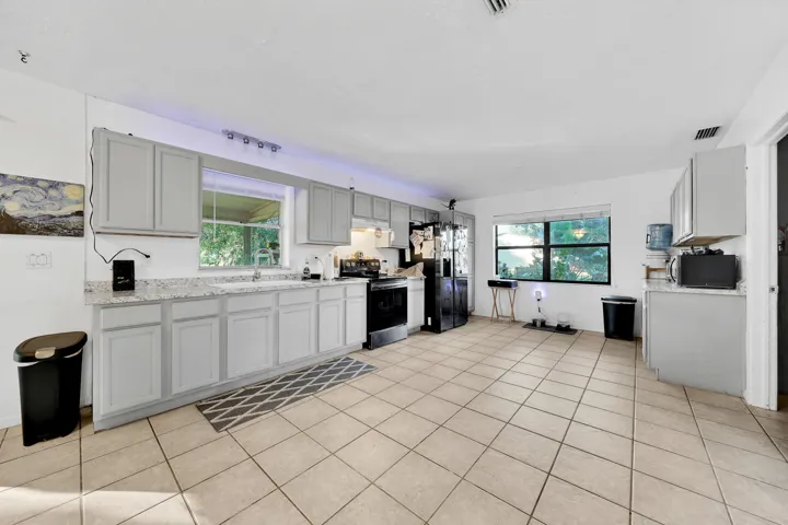 7 Kitchen (1)