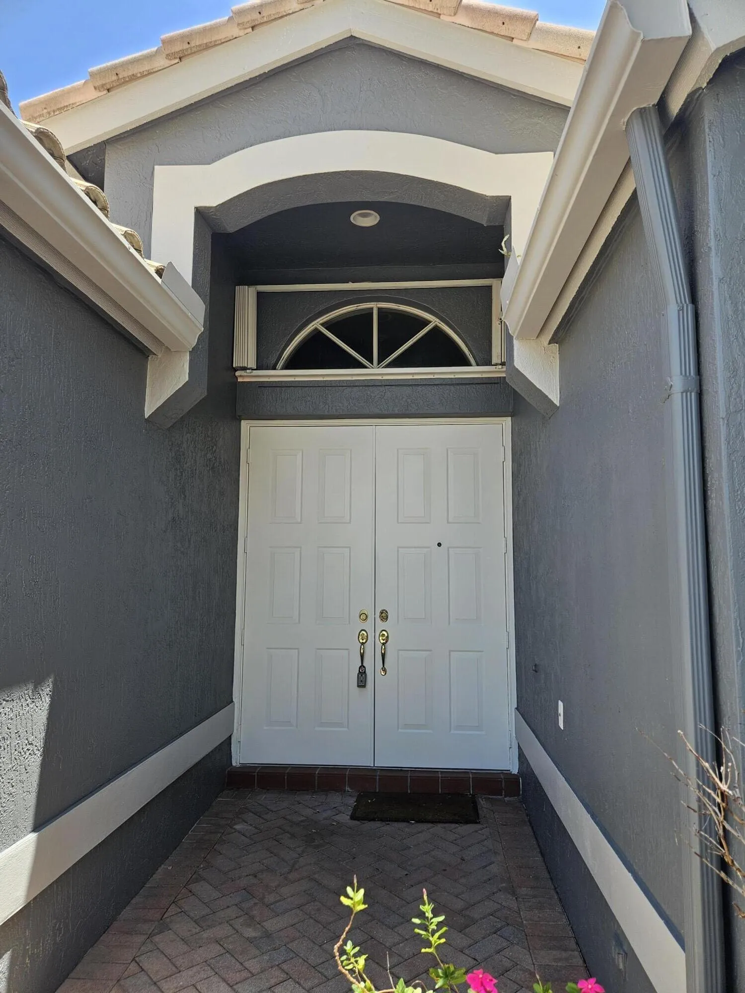 ENTRY TO FRONT DOOR