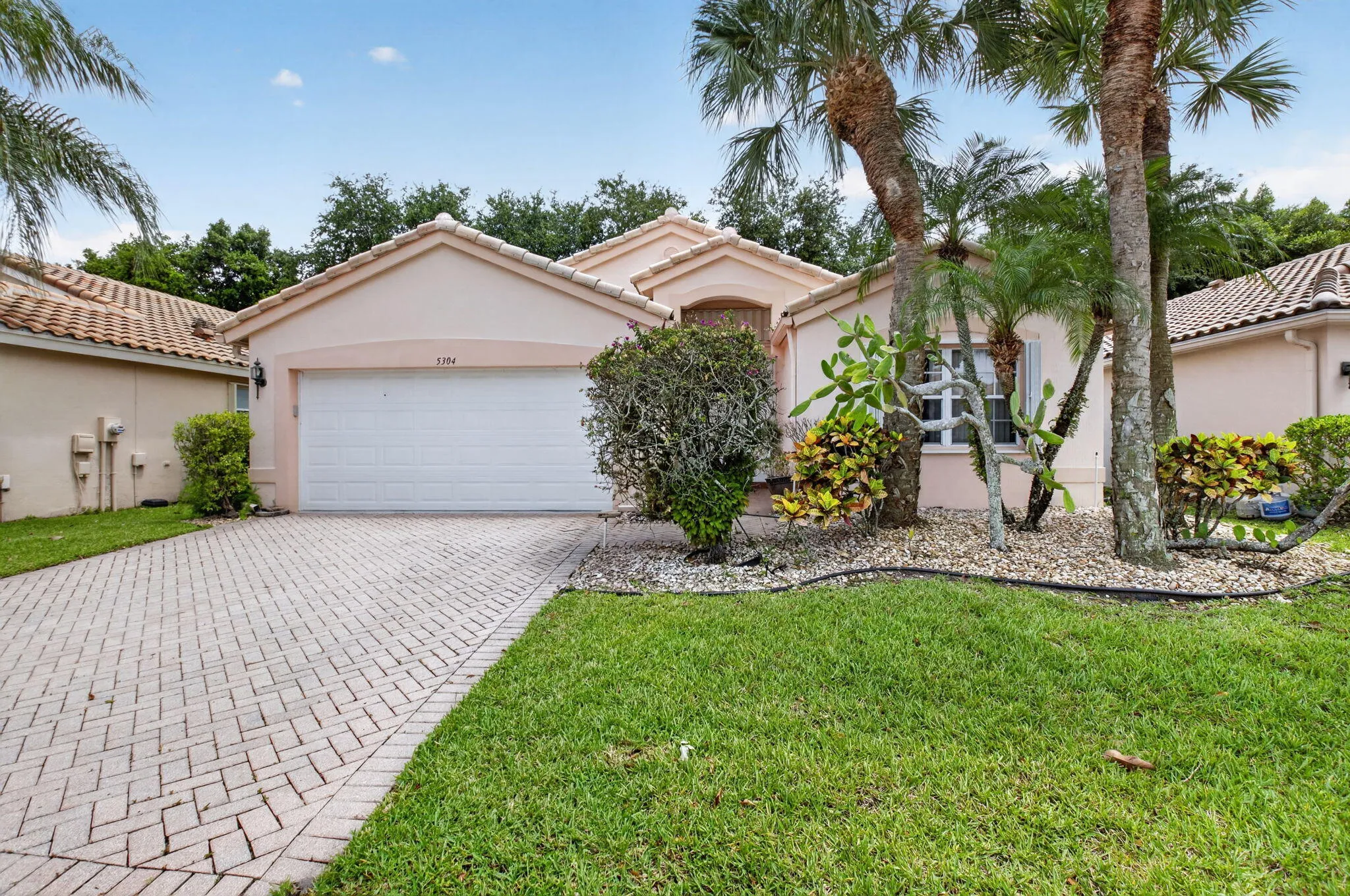Exterior 5304
