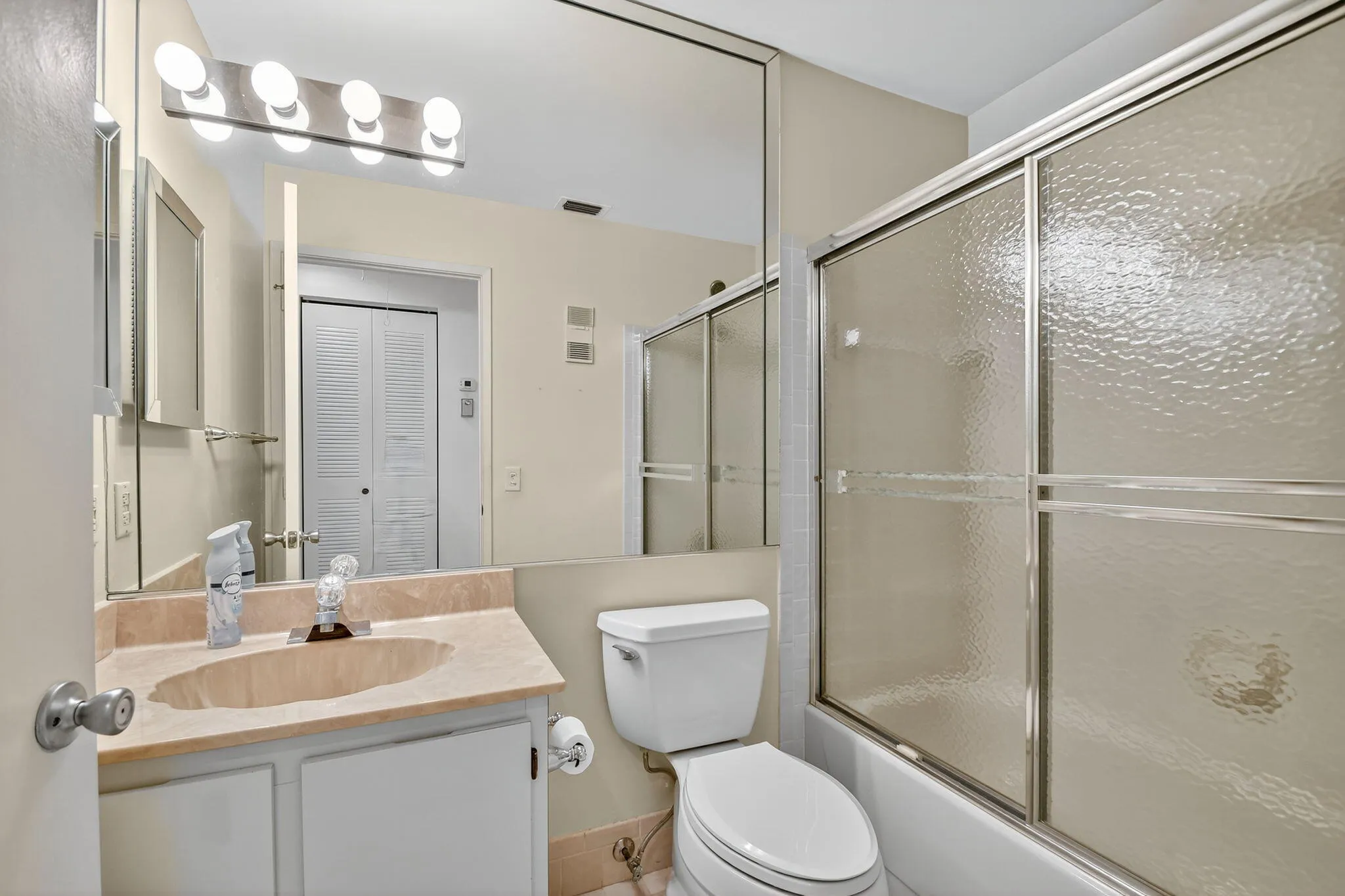 Full Guest Bathroom
