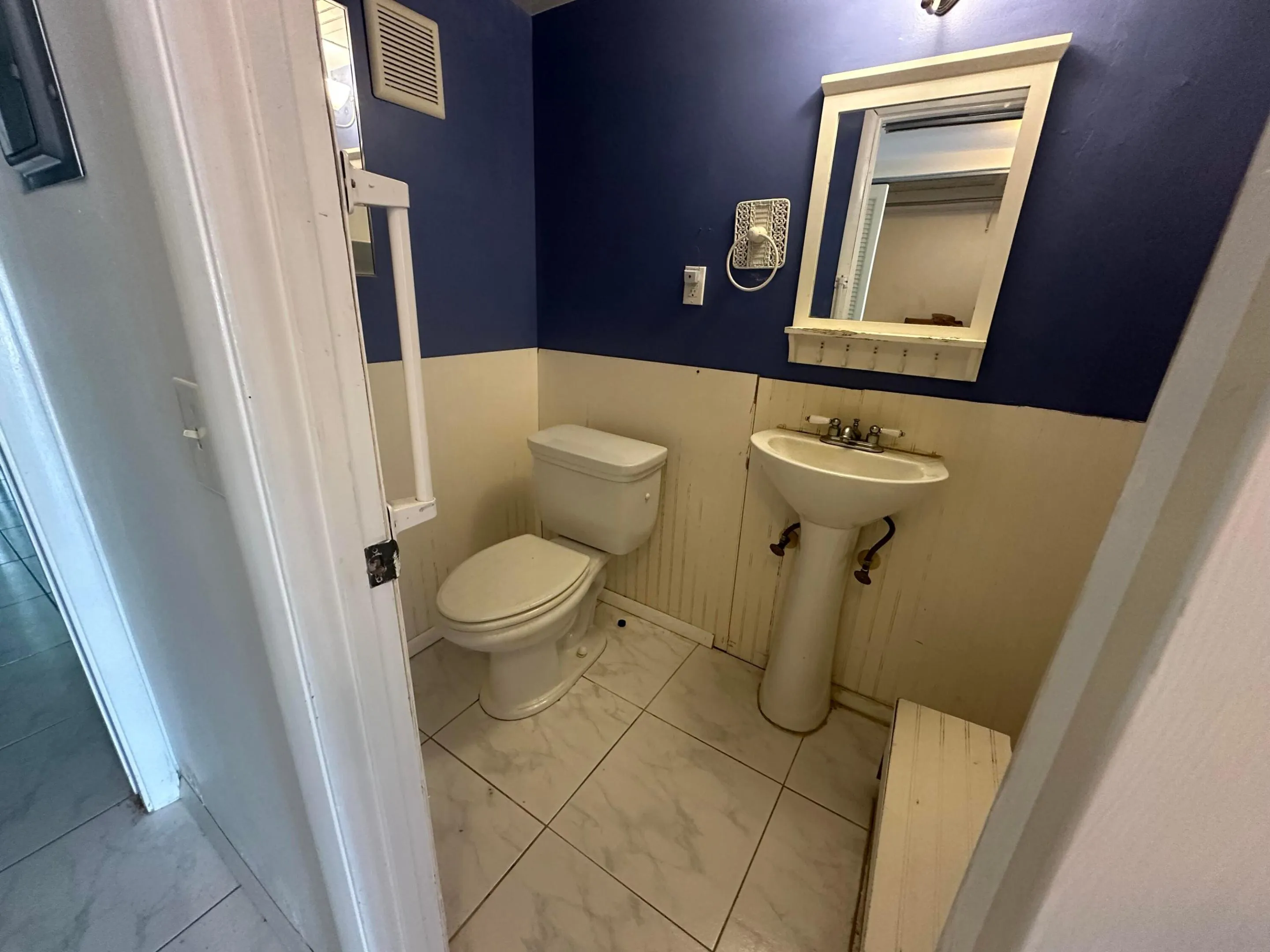 1/2 Bath