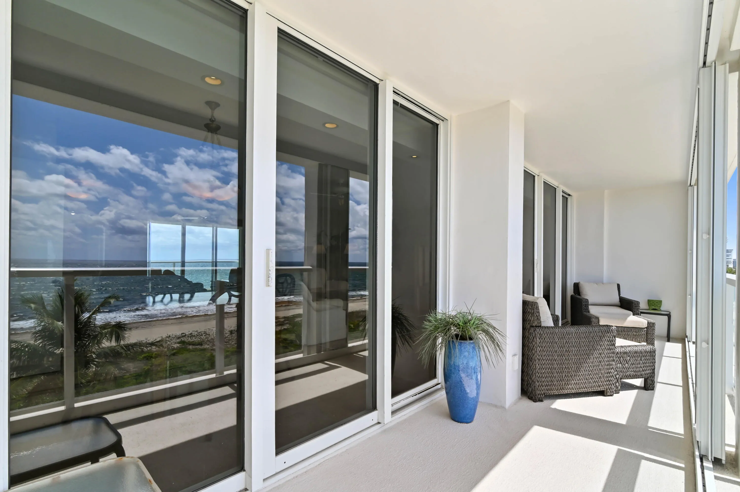 OCEANFRONT Balcony
