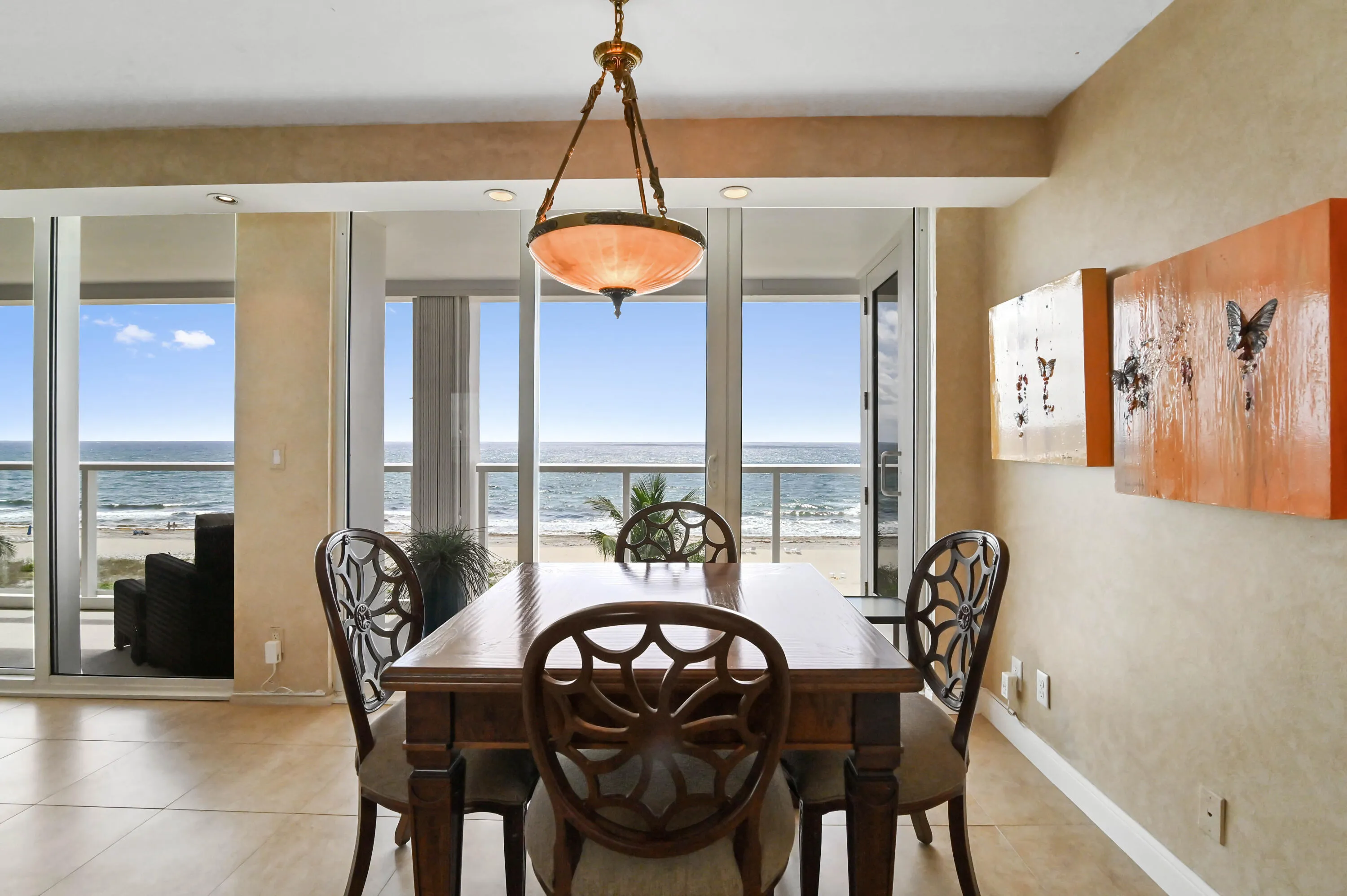 OCEANFRONT Dining Area