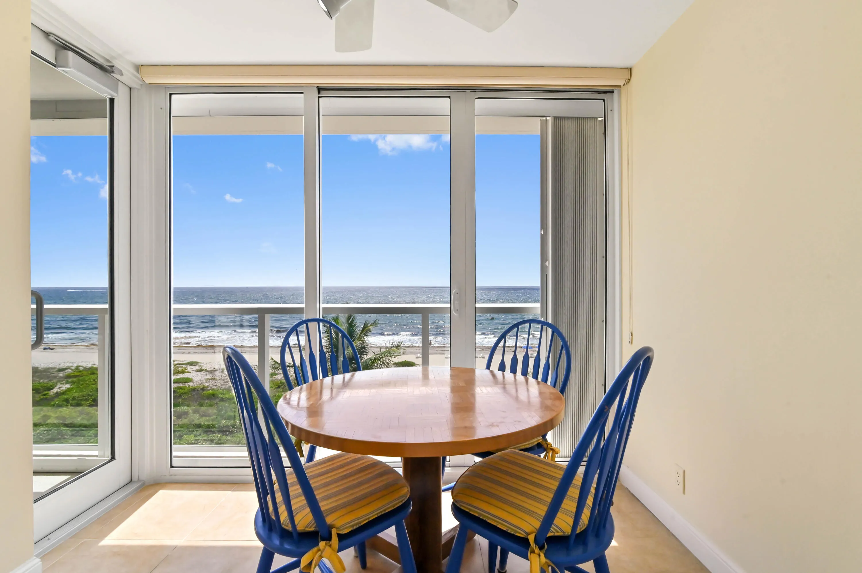 Breakast Room ON THE OCEAN