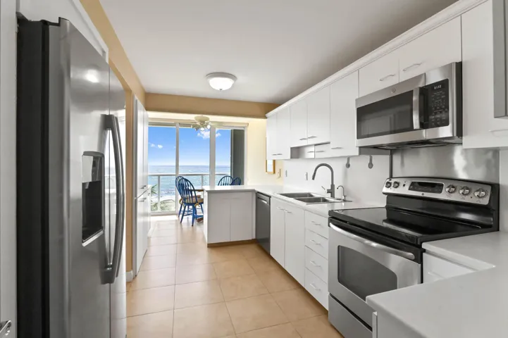 OCEANFRONT Kitchen
