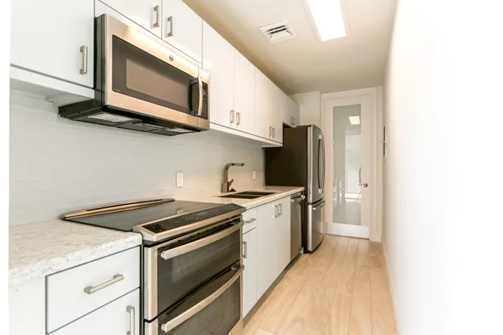 South Lounge Kitchen