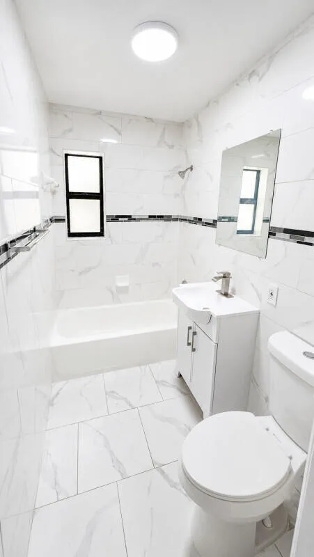 04_bathroom_tubjpg