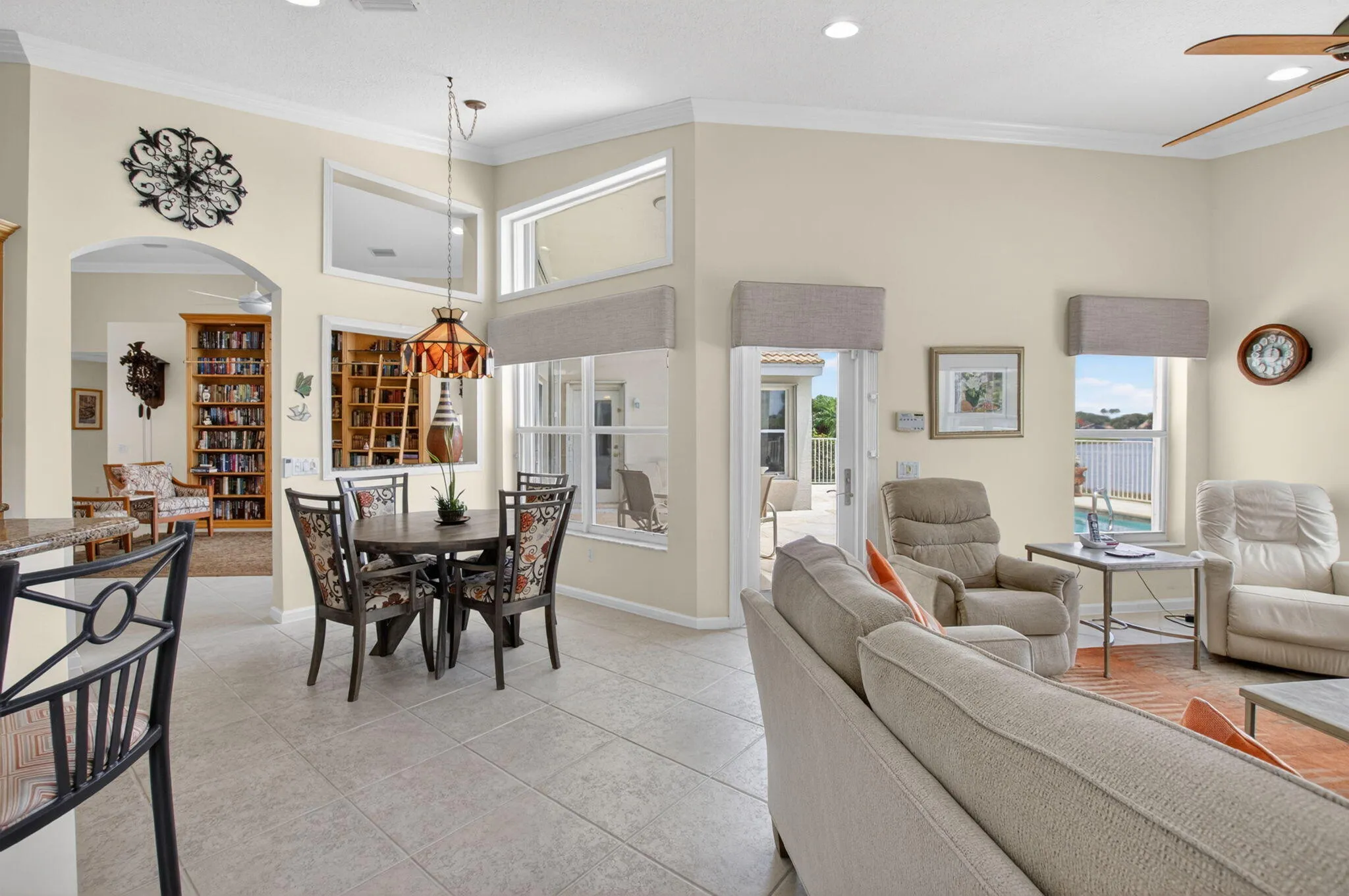 BREAKFAST NOOK