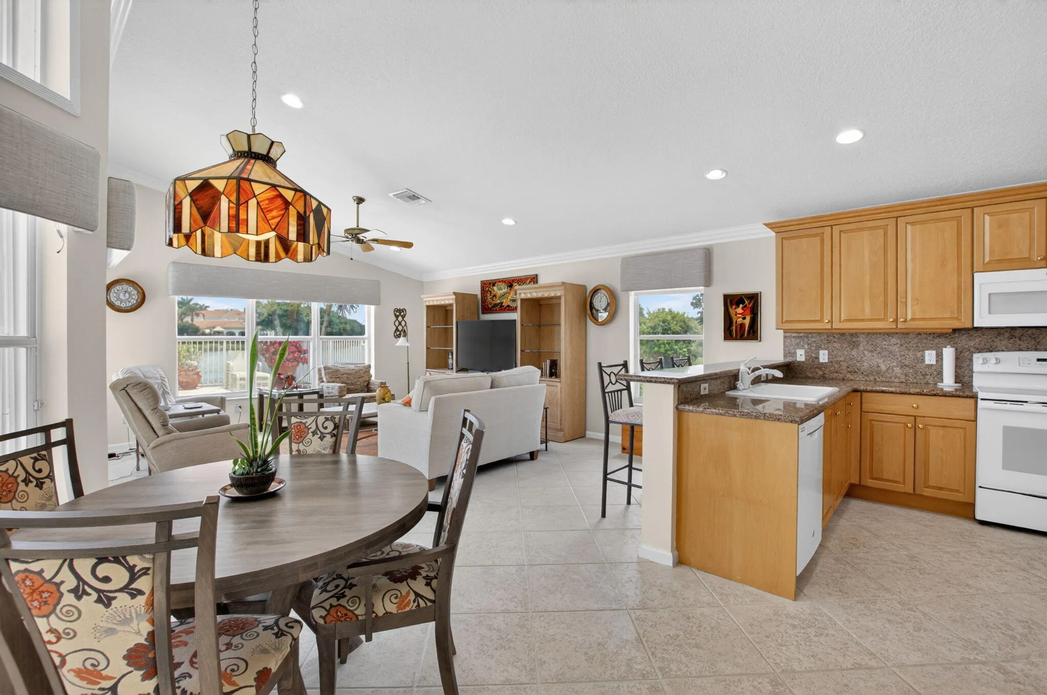 KITCHEN-BREAKFAST NOOK-FAMILY ROOM
