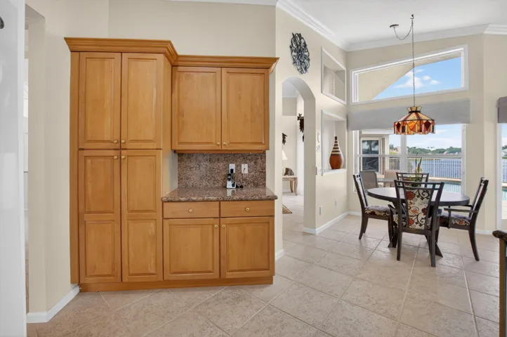 KITCHEN & BREAKFAST NOOK