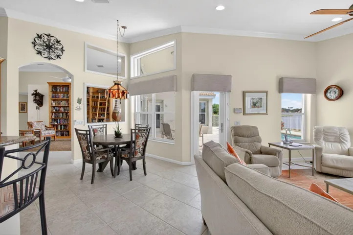 BREAKFAST NOOK
