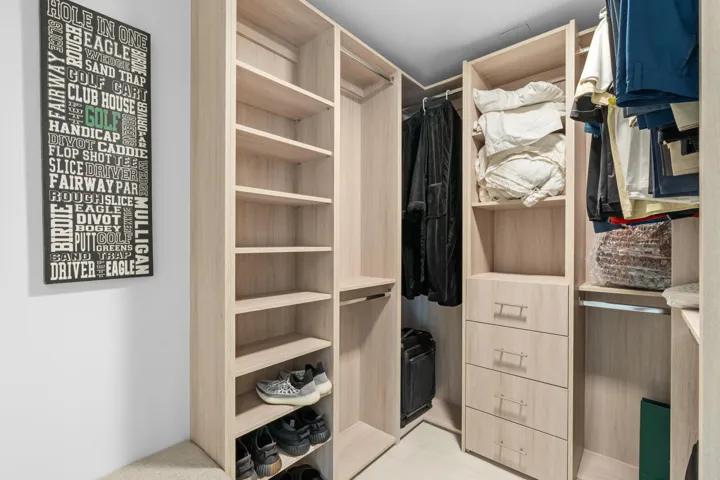 Walk-in Closet