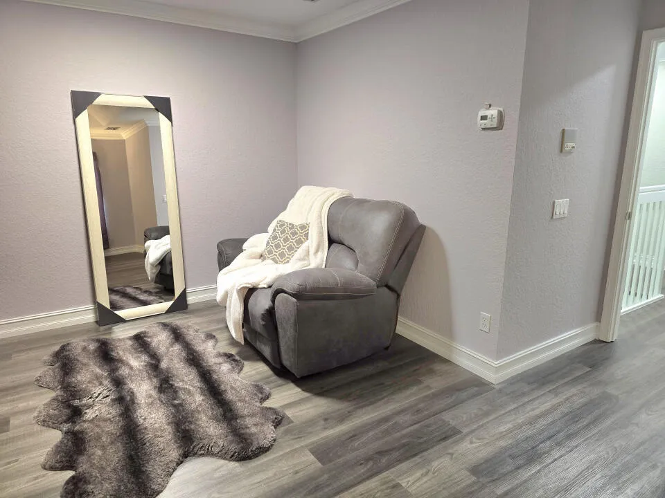 Master sitting area