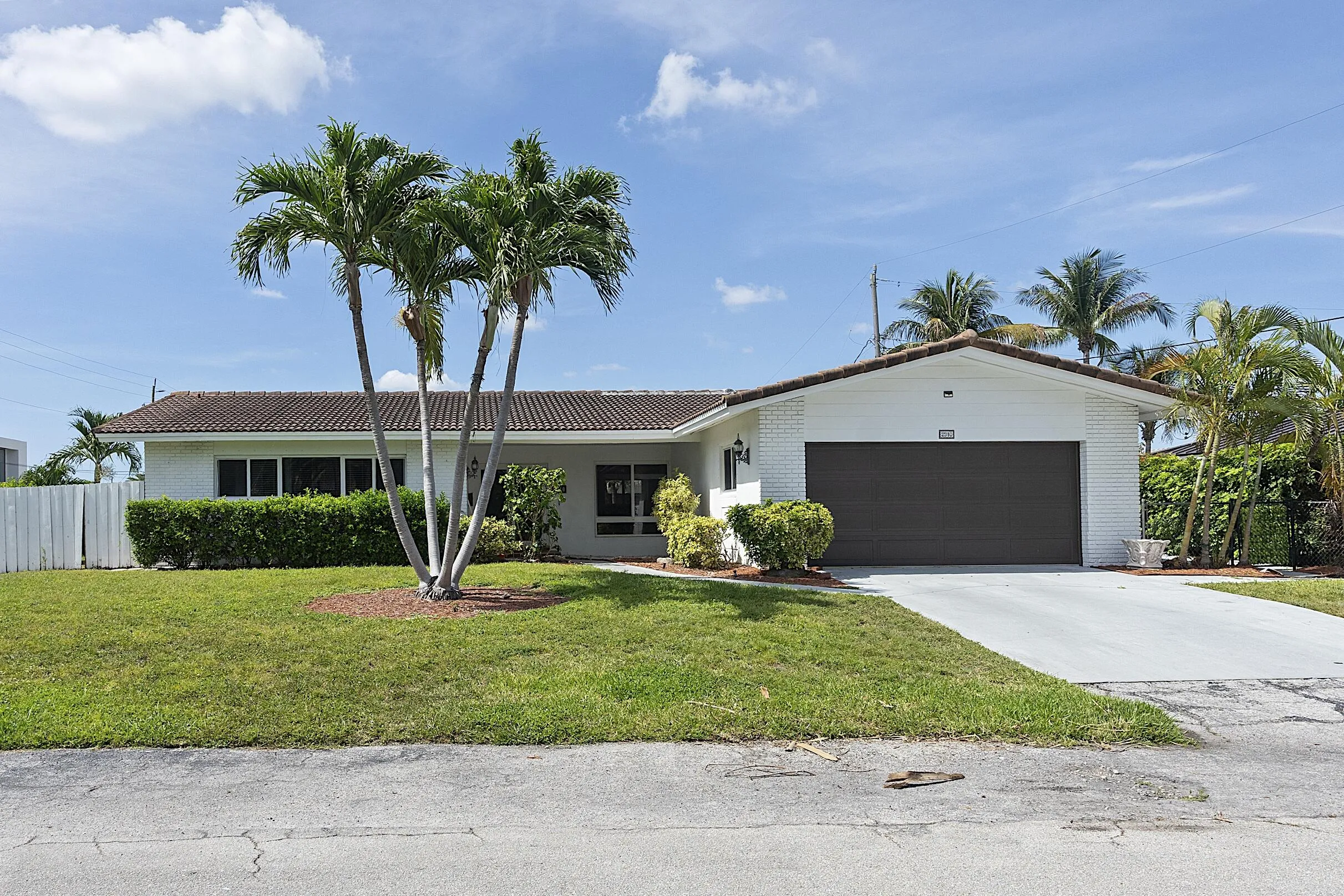 2910 NE 40th Ct - - 002