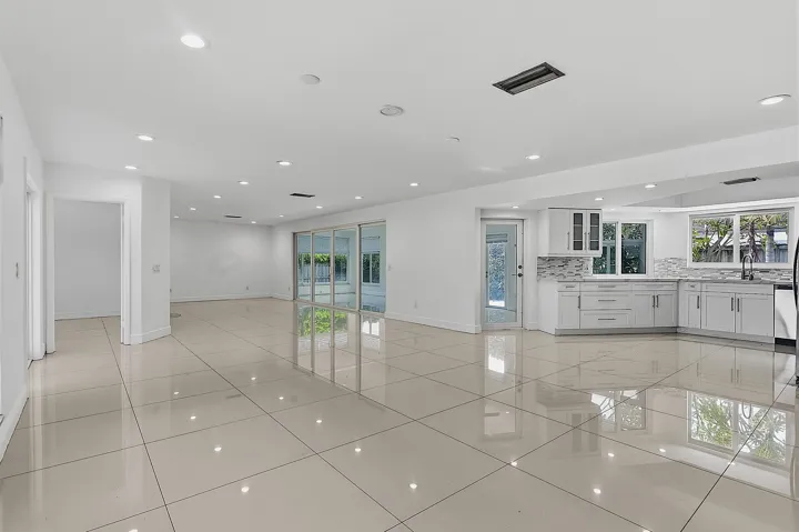 2910 NE 40th Ct - - 008