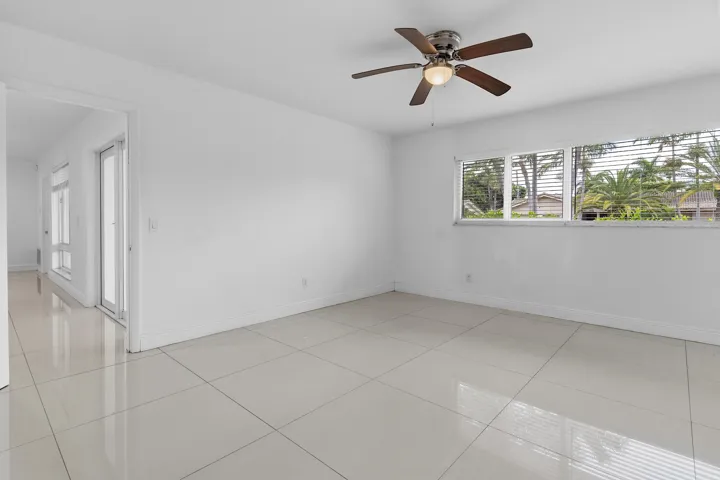 2910 NE 40th Ct - - 027