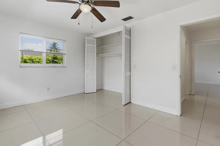 2910 NE 40th Ct - - 015