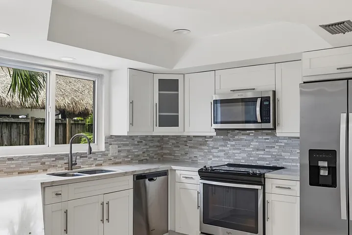 2910 NE 40th Ct - - 023