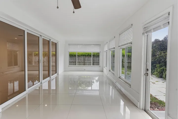 2910 NE 40th Ct - - 039