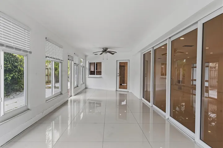 2910 NE 40th Ct - - 038