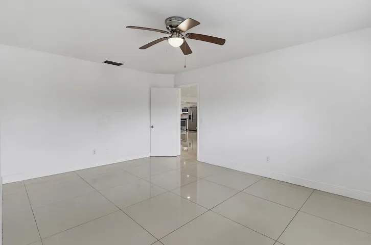 2910 NE 40th Ct - - 028